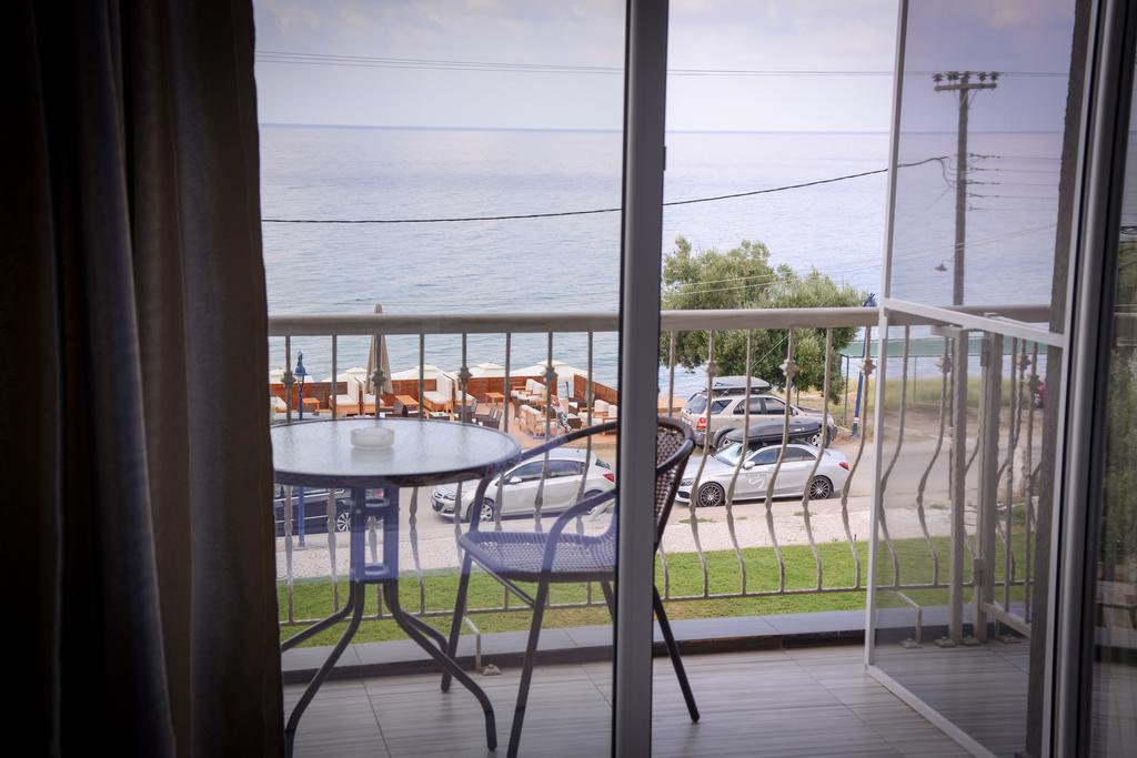 Crown Hotel Nea Skioni Room photo