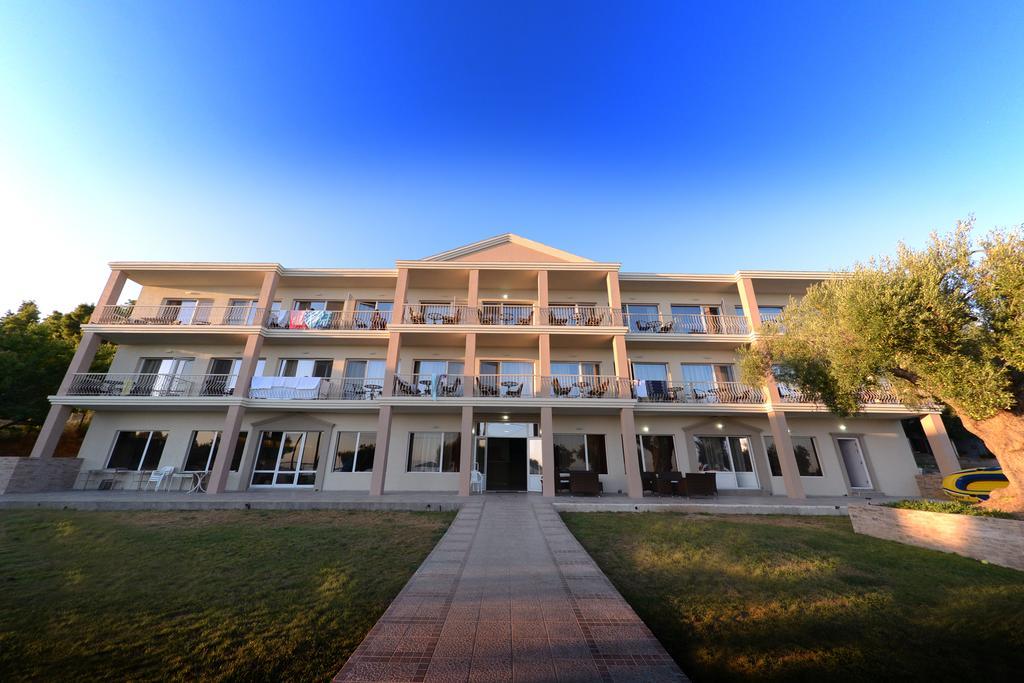 Crown Hotel Nea Skioni Exterior photo